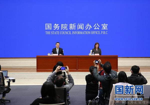 新聞發(fā)布會主席臺.jpg