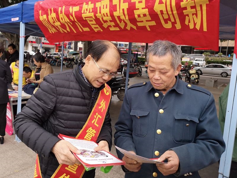 0315開展“3.15”金融消費者權(quán)益戶外宣傳活動.jpg