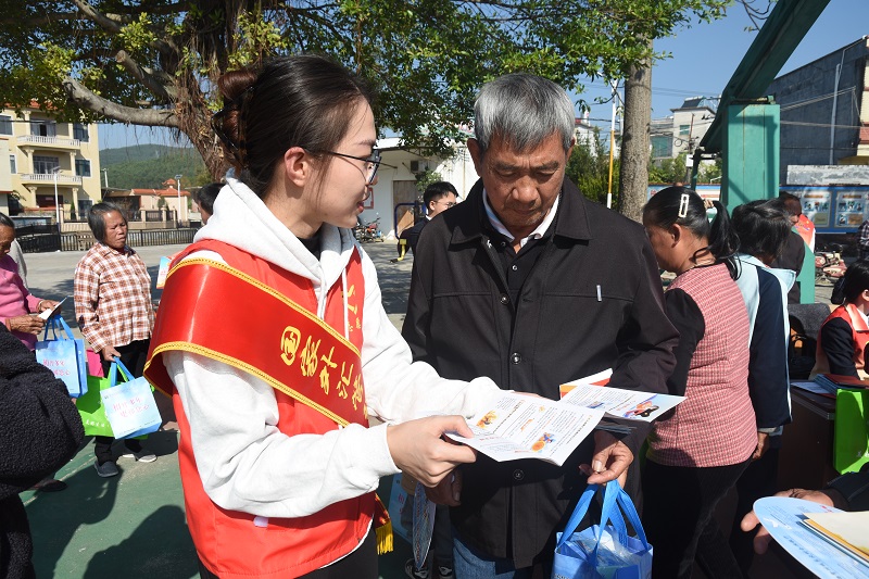 互聯網-賀州市分局-國家外匯管理局賀州市分局開展“憲法進萬家，北津新風尚”宣傳活動-20241202.jpg